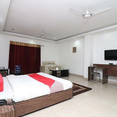 Oyo 10257 Hotel Lotus Park Гургаон Екстериор снимка