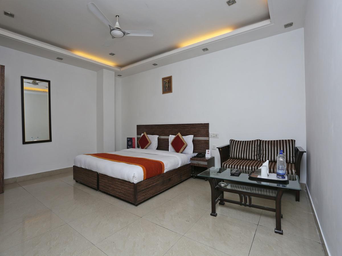 Oyo 10257 Hotel Lotus Park Гургаон Екстериор снимка