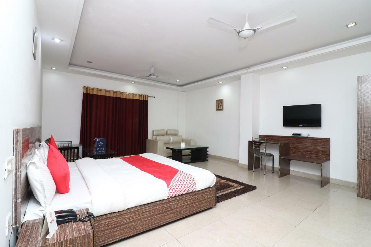 Oyo 10257 Hotel Lotus Park Гургаон Екстериор снимка