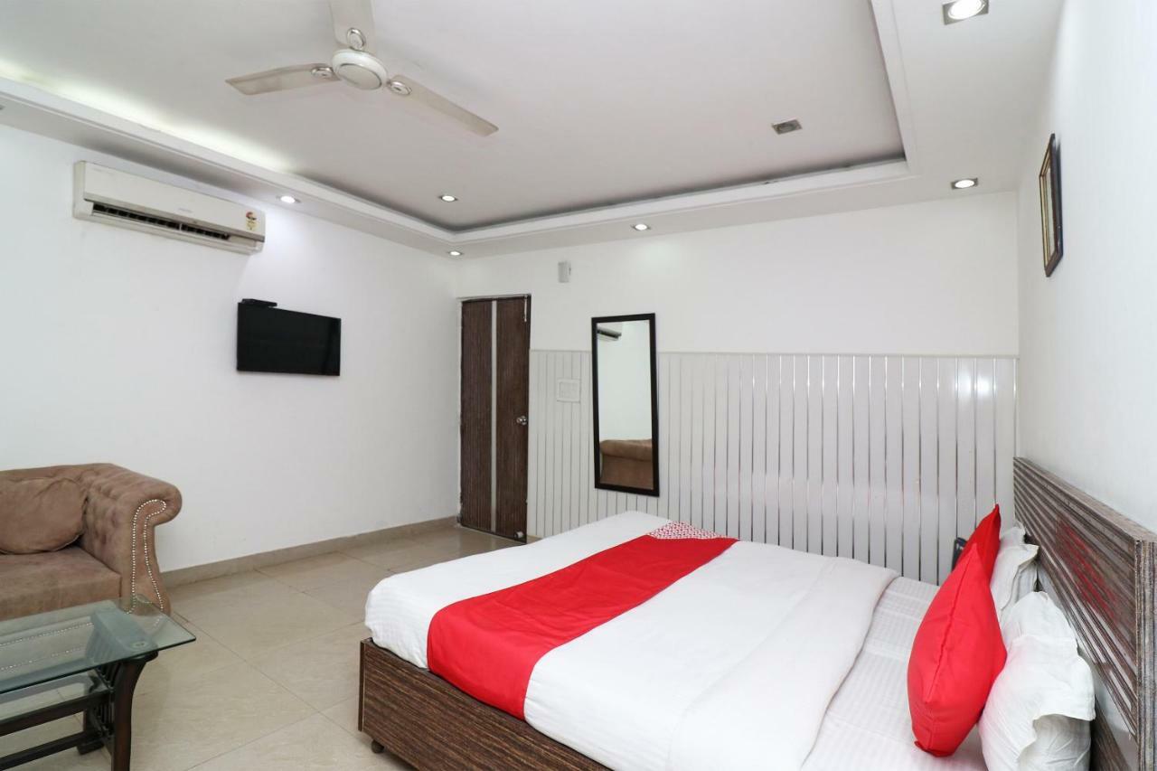 Oyo 10257 Hotel Lotus Park Гургаон Екстериор снимка