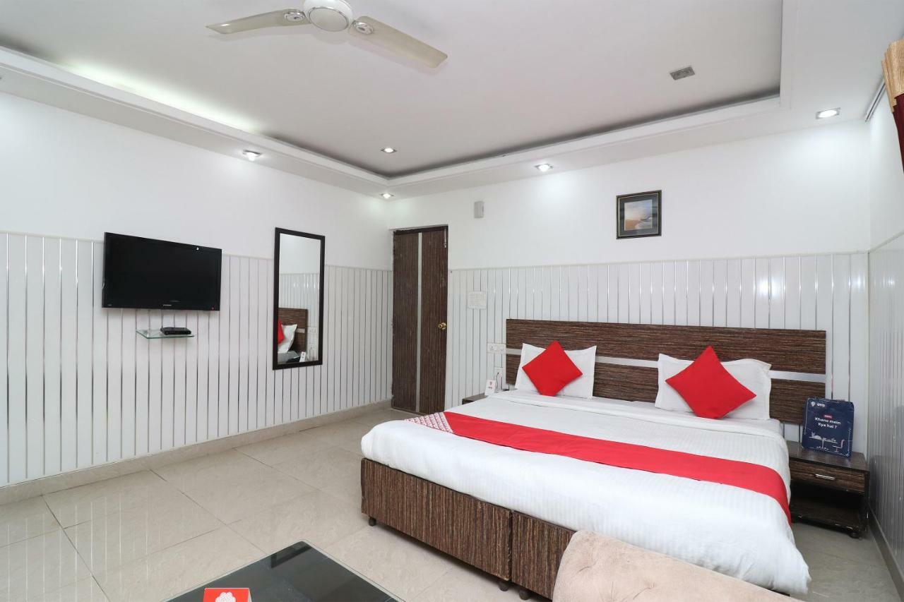 Oyo 10257 Hotel Lotus Park Гургаон Екстериор снимка