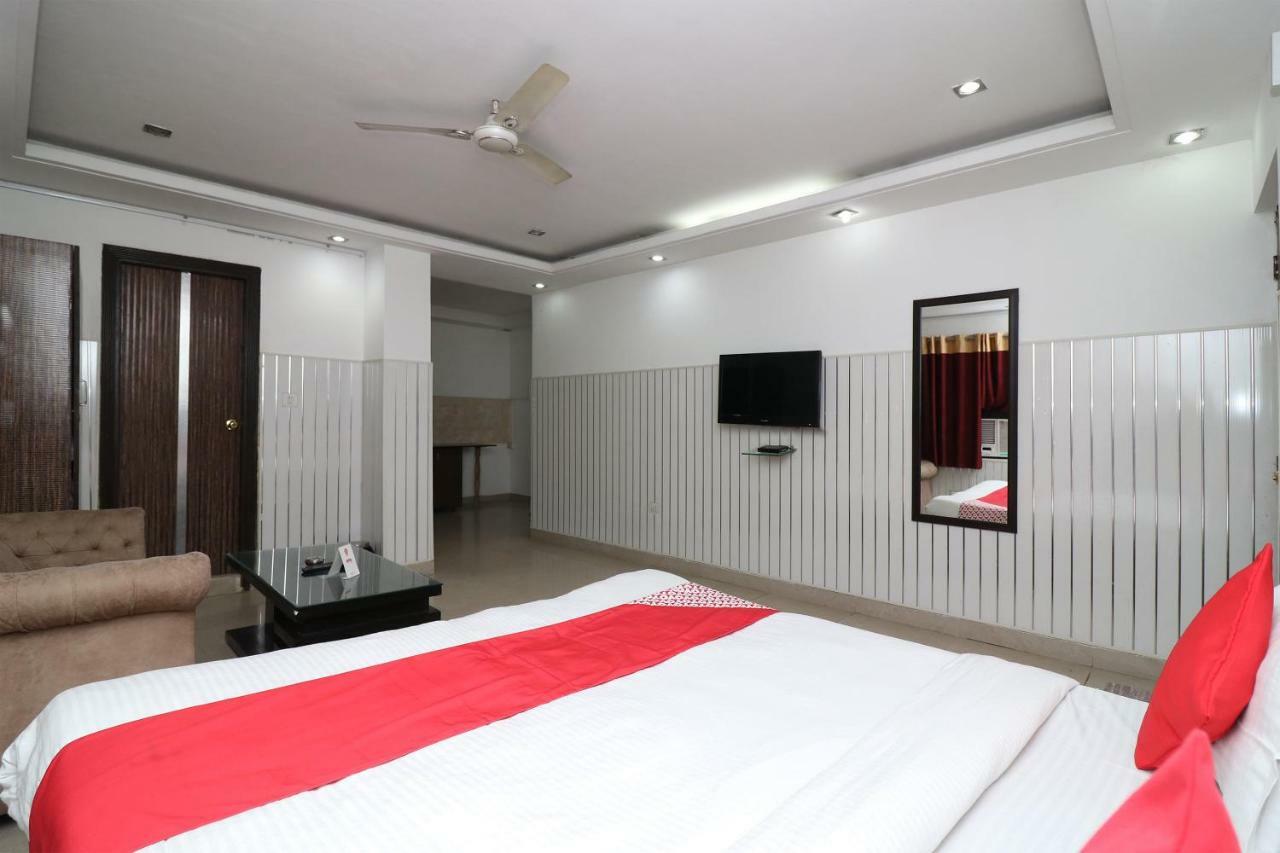 Oyo 10257 Hotel Lotus Park Гургаон Екстериор снимка