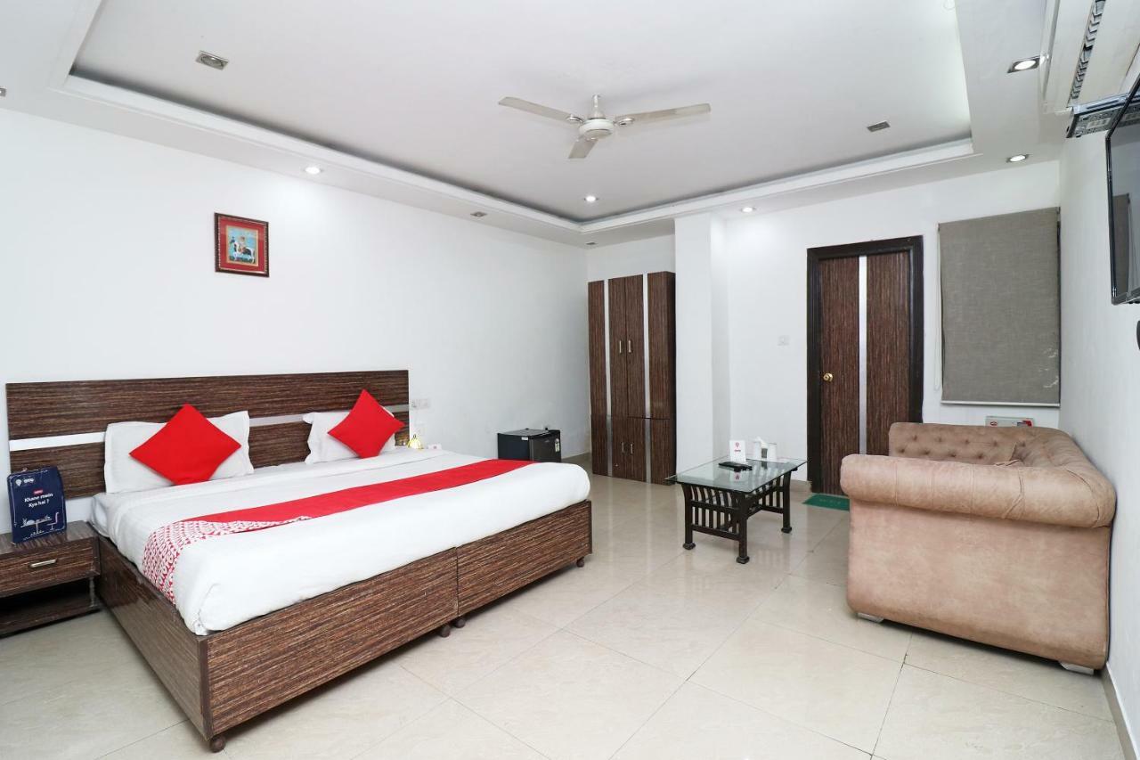 Oyo 10257 Hotel Lotus Park Гургаон Екстериор снимка